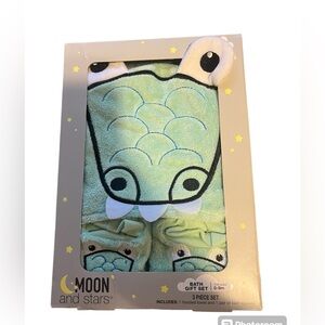 NWT baby bath gift set